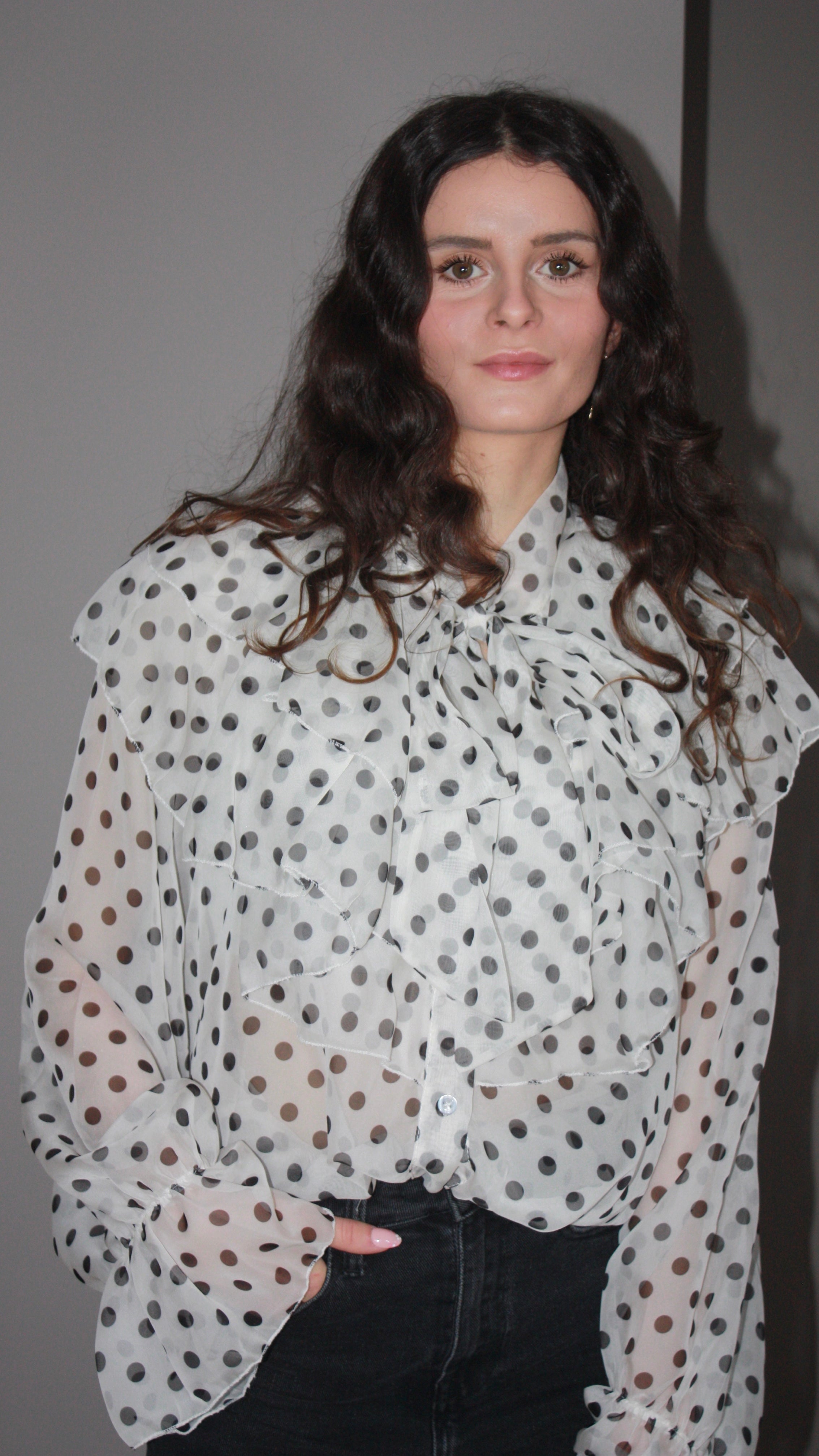 Emy blanche - Chemise à pois avec volants