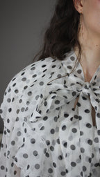 Emy blanche - Chemise à pois avec volants