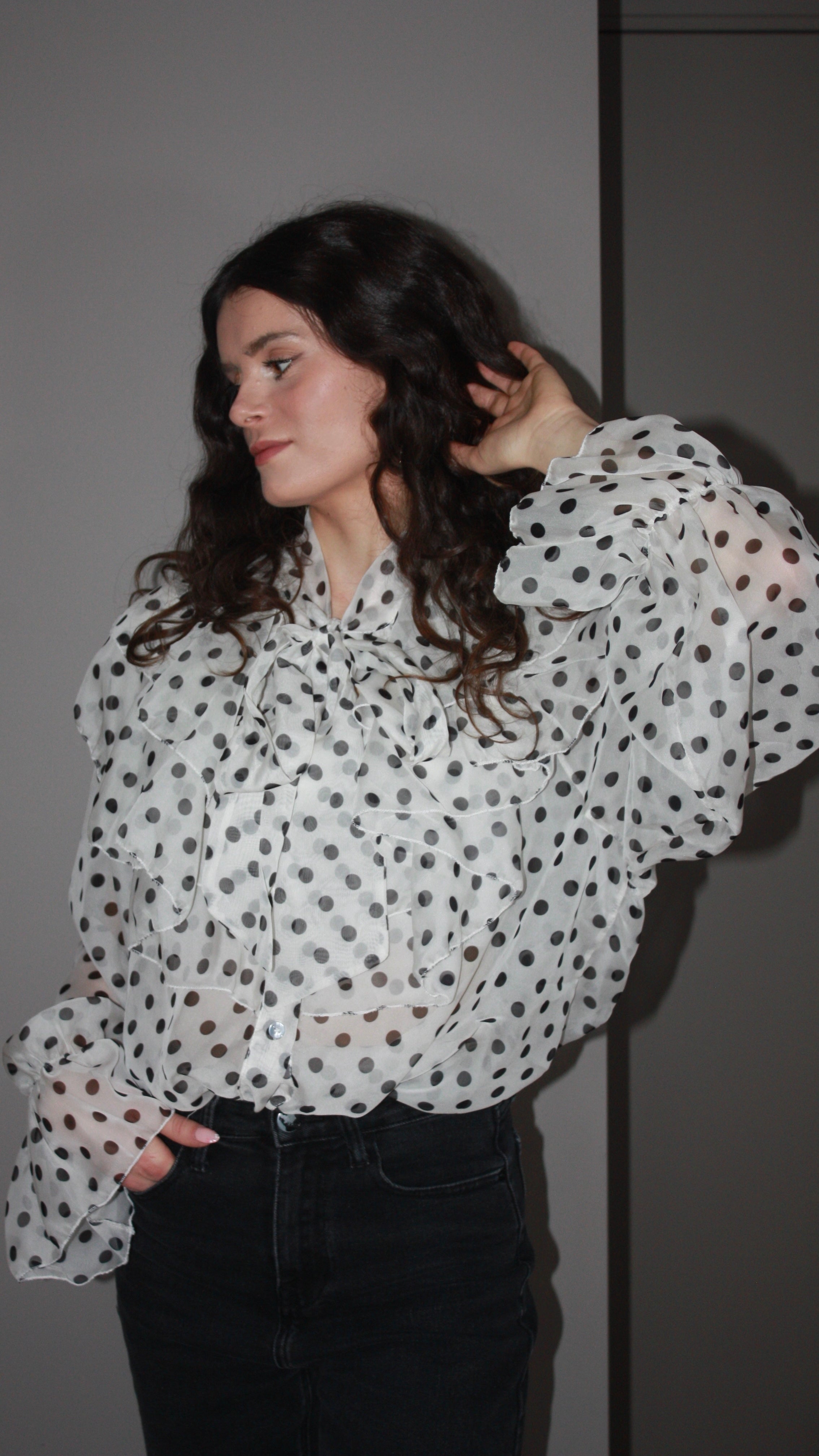 Emy blanche - Chemise à pois avec volants